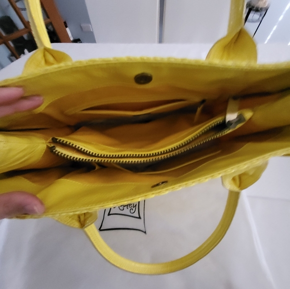 Handbag - Picture 3 of 4